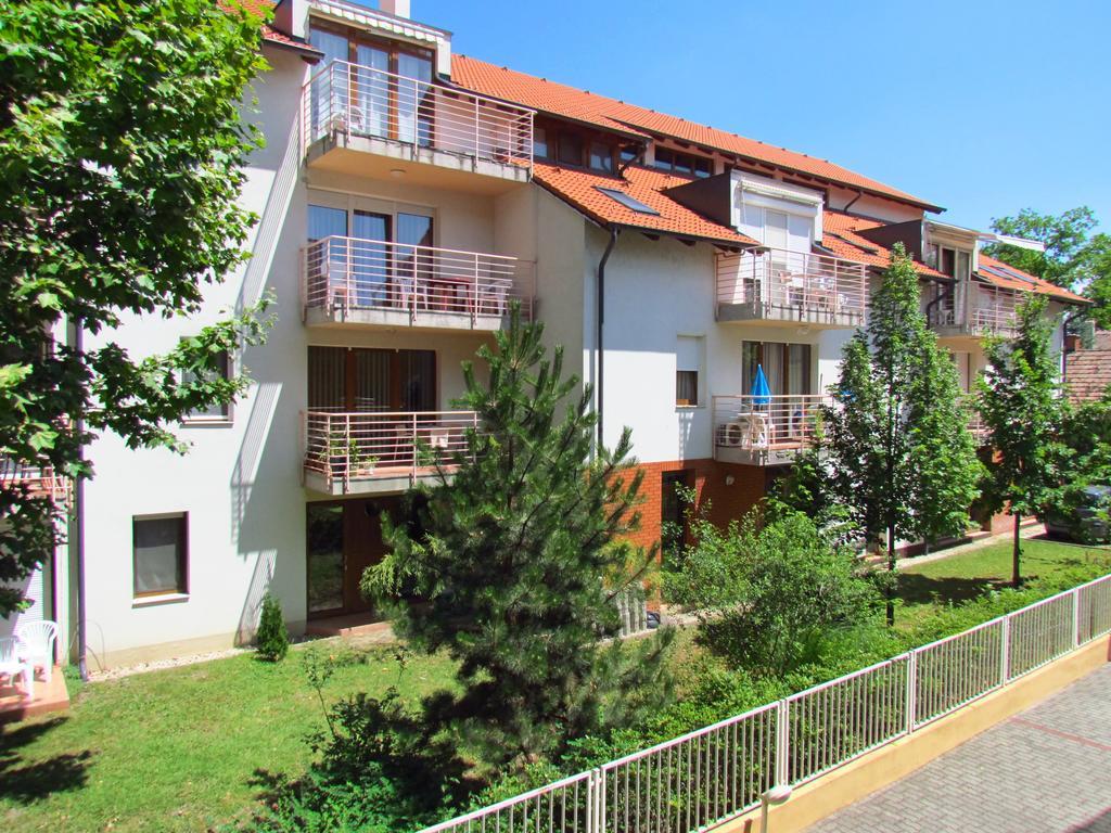 Balaton Wellness Apartman Siófok Rum bild