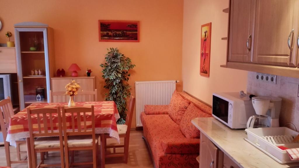 Balaton Wellness Apartman Siófok Rum bild